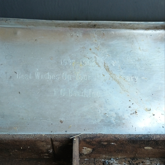 VINTAGE SOLID SILVER H INGED BOX LINED WITH WOOD MARKED 1932 AS AN ANNIVERY GIFT - Picture 3 of 5